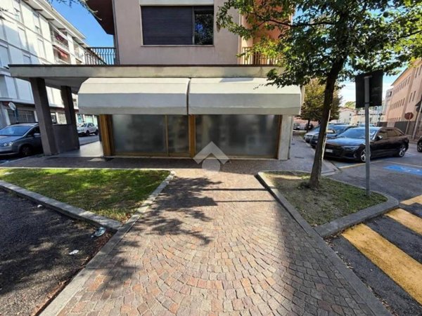 locale commerciale in affitto a Conegliano