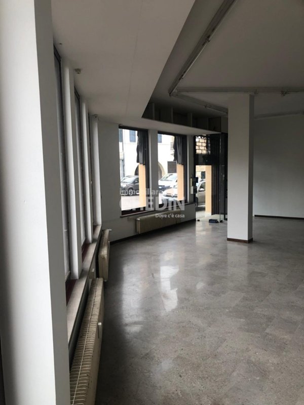 locale commerciale in affitto a Conegliano