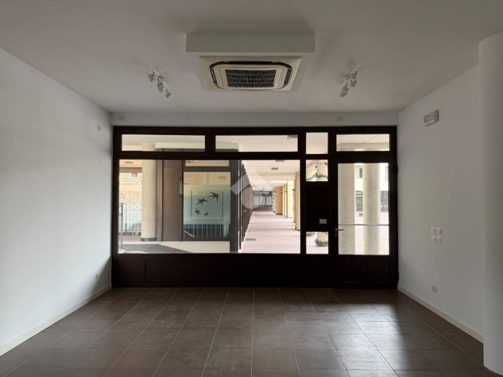 negozio in affitto a Cornuda