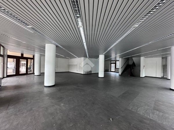 locale commerciale in affitto a Fonte