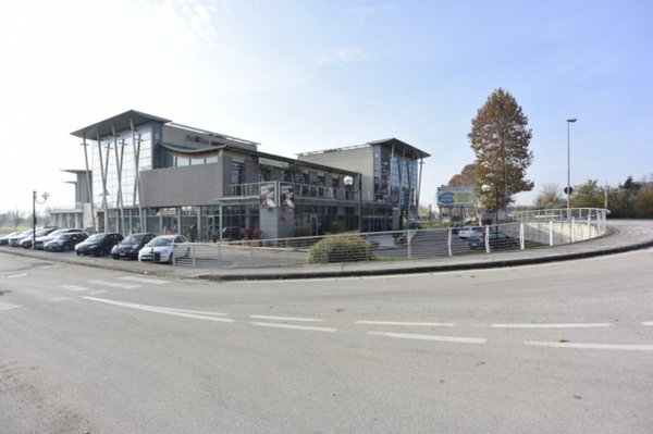 negozio in affitto a Fonte