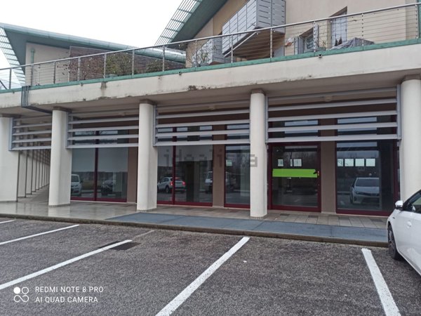 negozio in affitto a Fonte