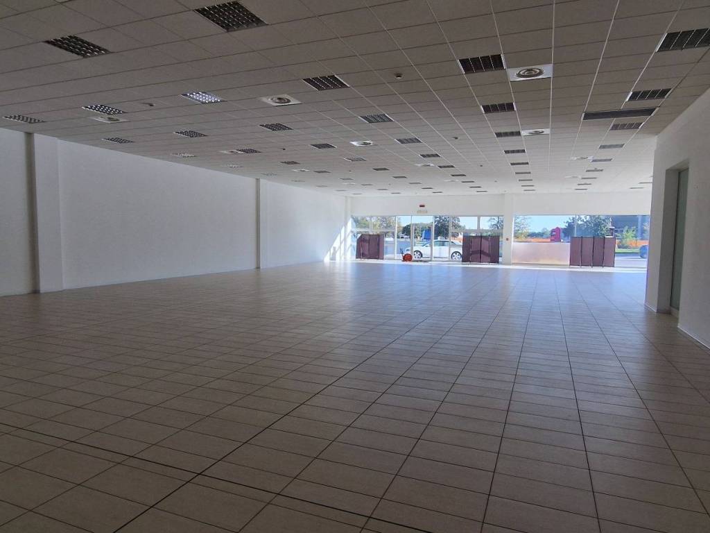 negozio in affitto a Loria