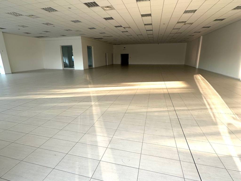 negozio in affitto a Loria