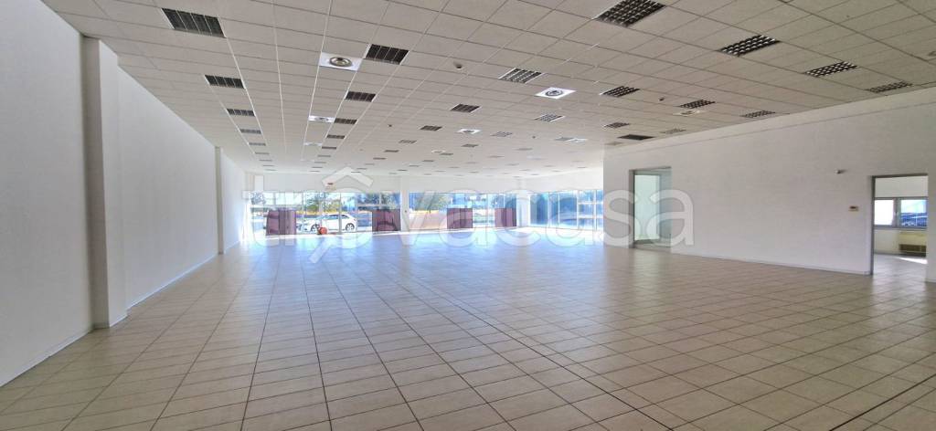 negozio in affitto a Loria