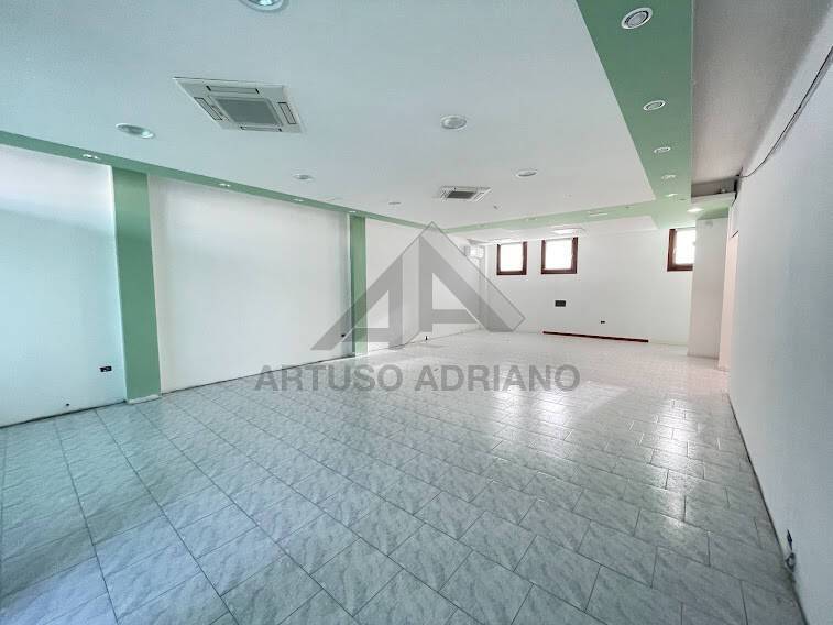 negozio in affitto a Loria in zona Castione