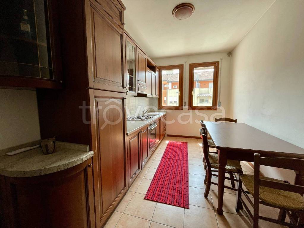 appartamento in affitto a Loria in zona Ramon