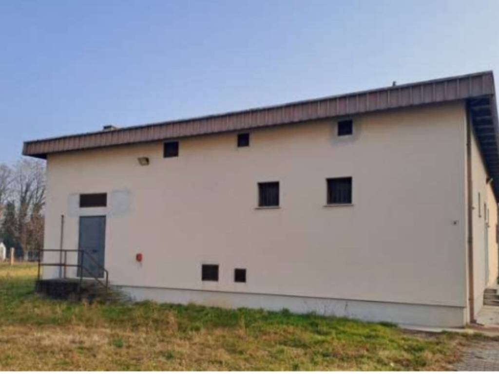 locale commerciale in affitto a Loria in zona Bessica