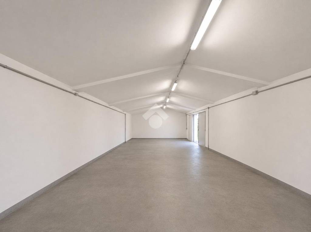 locale commerciale in affitto a Loria in zona Castione