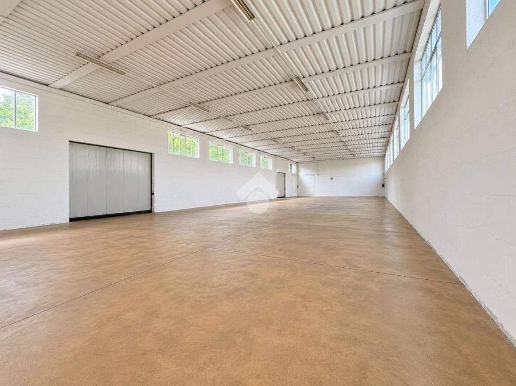 locale commerciale in affitto a Loria in zona Bessica