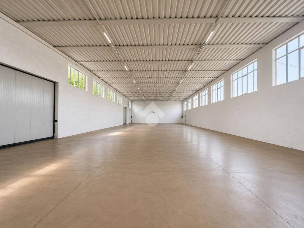 locale commerciale in affitto a Loria in zona Bessica