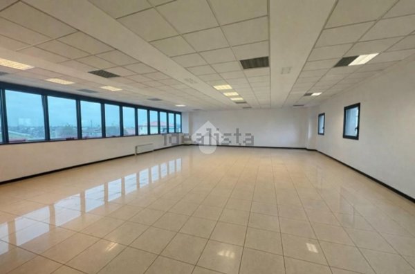 locale commerciale in affitto a Loria in zona Bessica