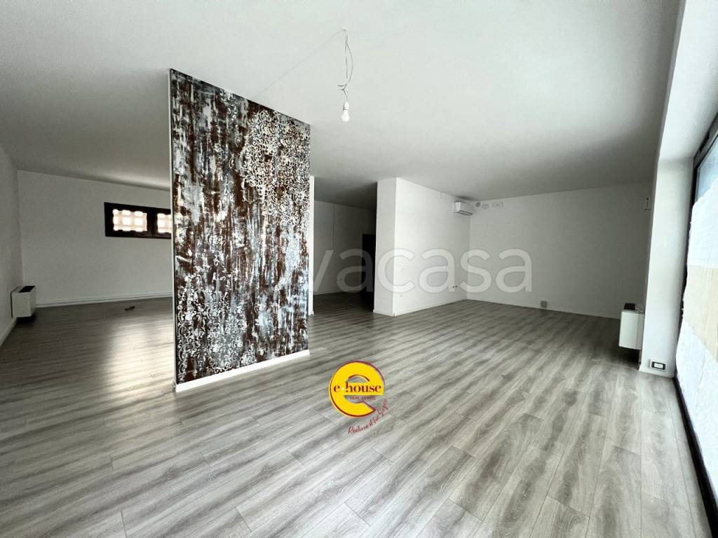 ufficio in affitto a Loria in zona Bessica