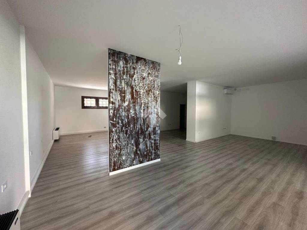 ufficio in affitto a Loria in zona Bessica