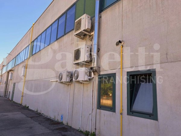 locale commerciale in affitto a Maserada sul Piave