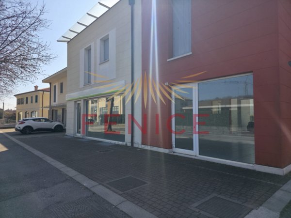 negozio in affitto a Montebelluna in zona Biadene