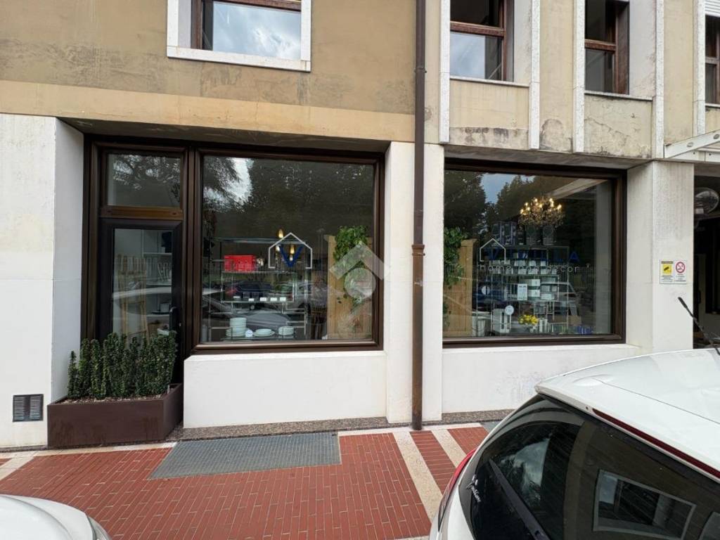 negozio in affitto a Montebelluna