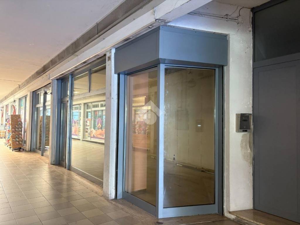 negozio in affitto a Montebelluna