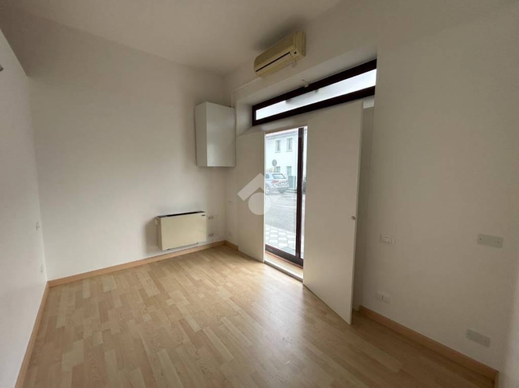 negozio in affitto a Montebelluna in zona Caonada