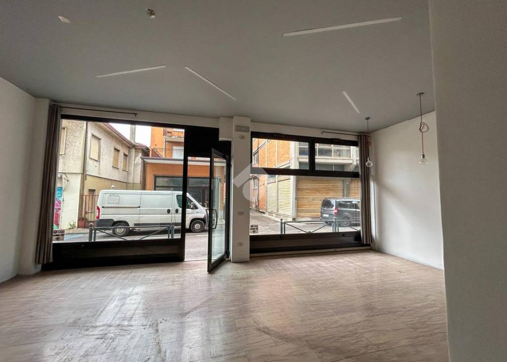 negozio in affitto a Montebelluna