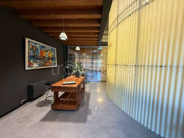 locale commerciale in affitto a Montebelluna