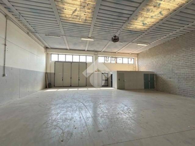 locale commerciale in affitto a Montebelluna in zona Delle Tordine