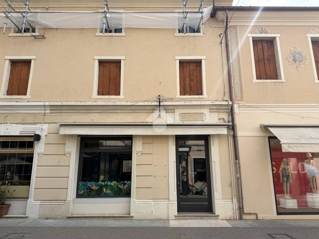 negozio in affitto a Montebelluna in zona La Pieve