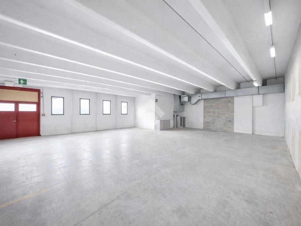 locale commerciale in affitto a Morgano in zona Badoere