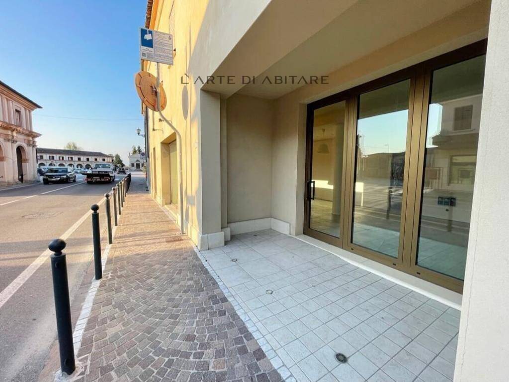 negozio in affitto a Morgano in zona Badoere