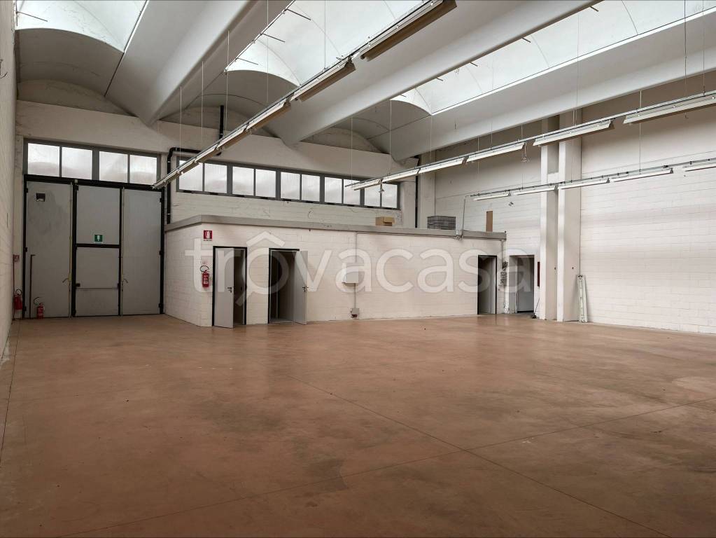 locale commerciale in affitto a Nervesa della Battaglia in zona Bidasio