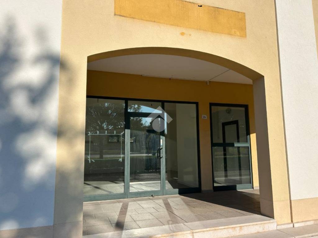 locale commerciale in affitto a Nervesa della Battaglia in zona Bavaria