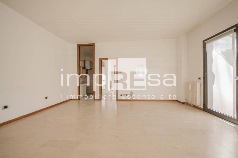 negozio in affitto a Paese