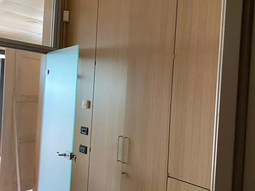 negozio in affitto a Paese in zona Castagnole