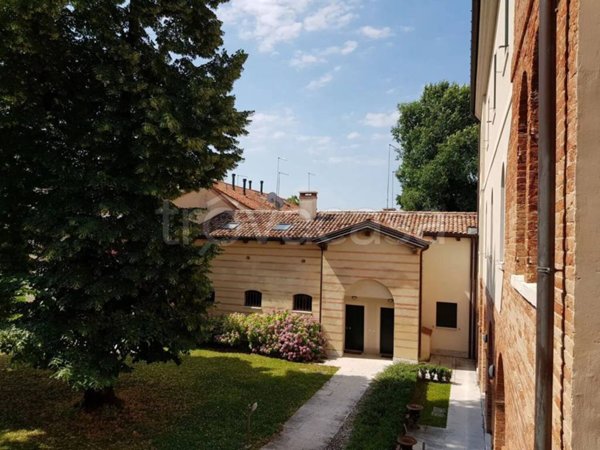 appartamento in affitto a Paese in zona Castagnole