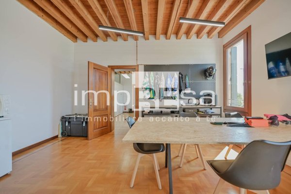 ufficio in affitto a Paese in zona Postioma