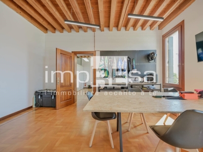 ufficio in affitto a Paese in zona Postioma