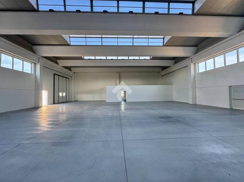 locale commerciale in affitto a Paese in zona Padernello