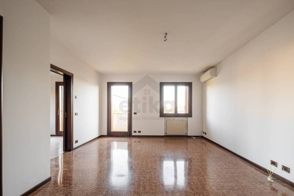 casa indipendente in affitto a Paese in zona Castagnole