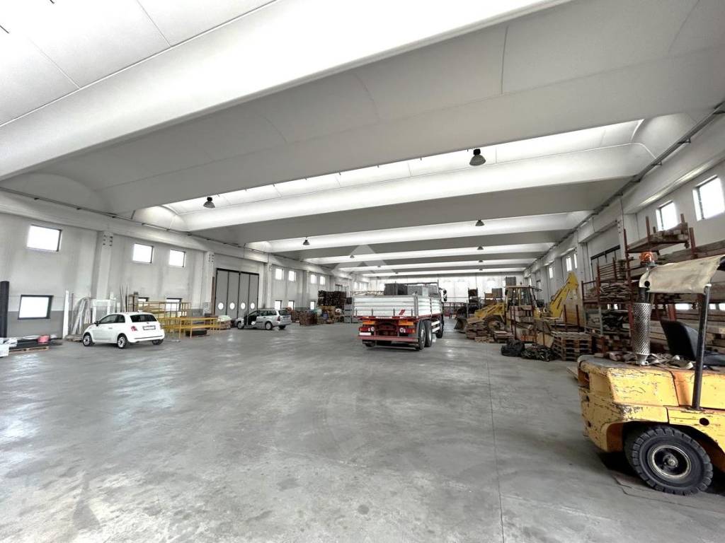 locale commerciale in affitto a Paese in zona Postioma