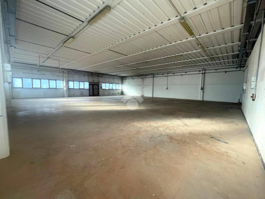 locale commerciale in affitto a Ponzano Veneto