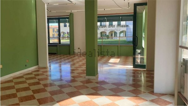 negozio in affitto a Ponzano Veneto
