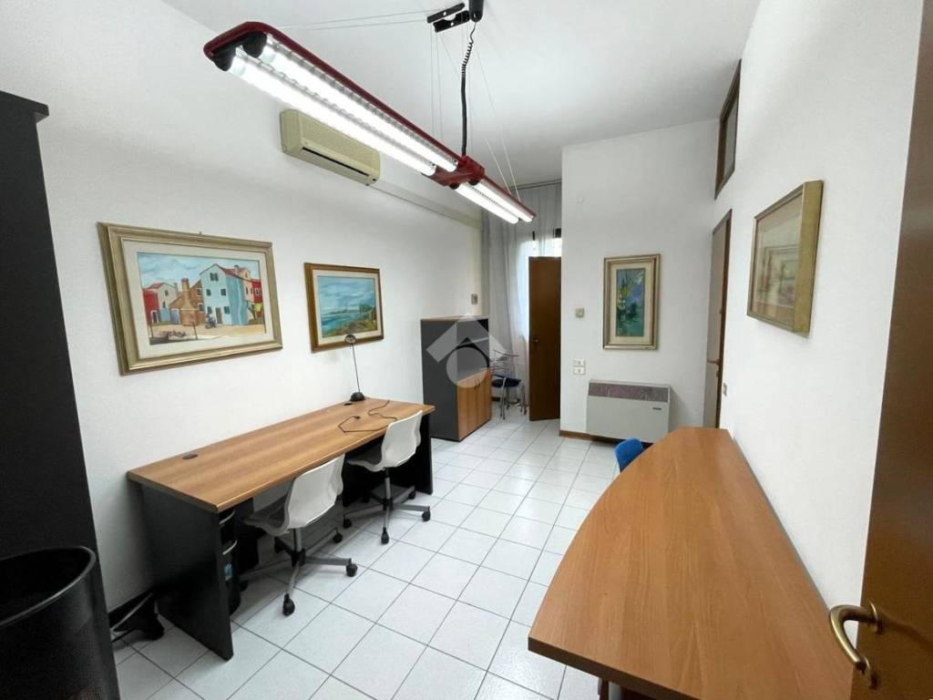ufficio in affitto a Ponzano Veneto in zona Paderno