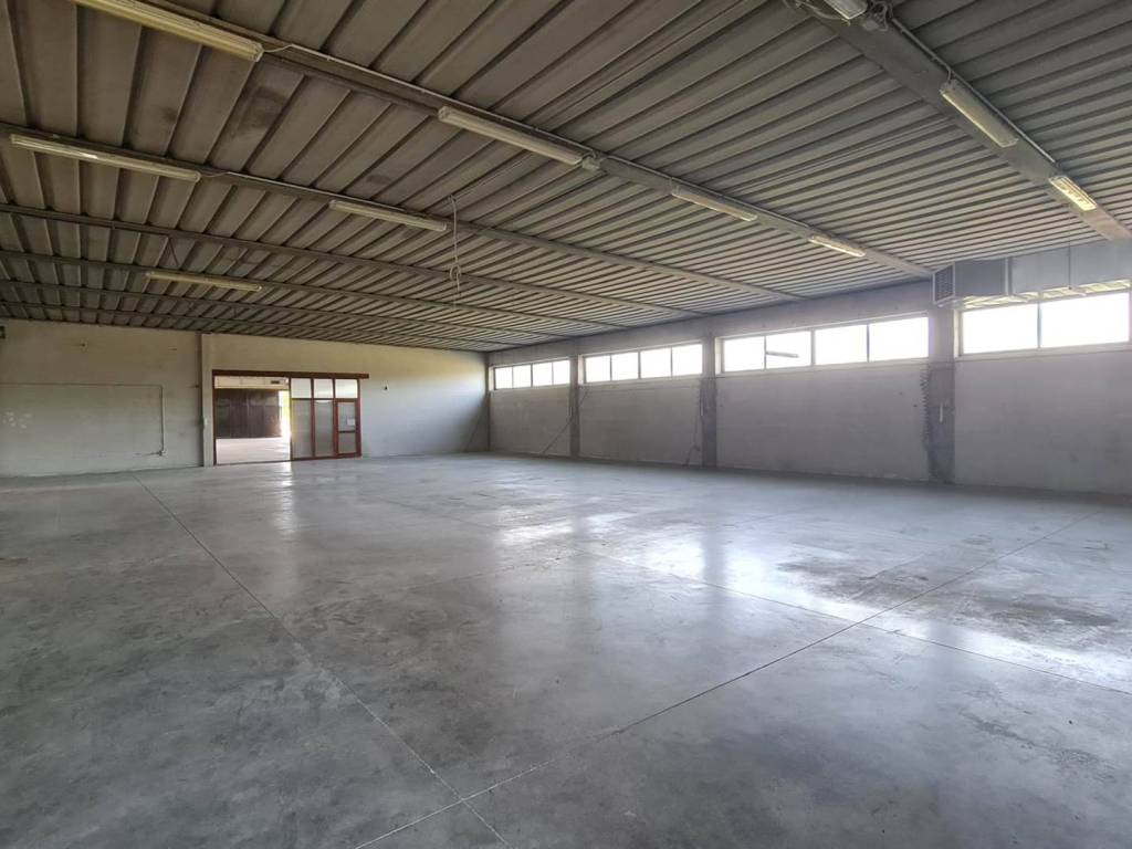 locale commerciale in affitto a Ponzano Veneto in zona Paderno