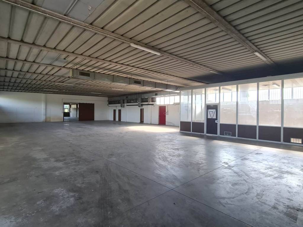 locale commerciale in affitto a Ponzano Veneto in zona Paderno