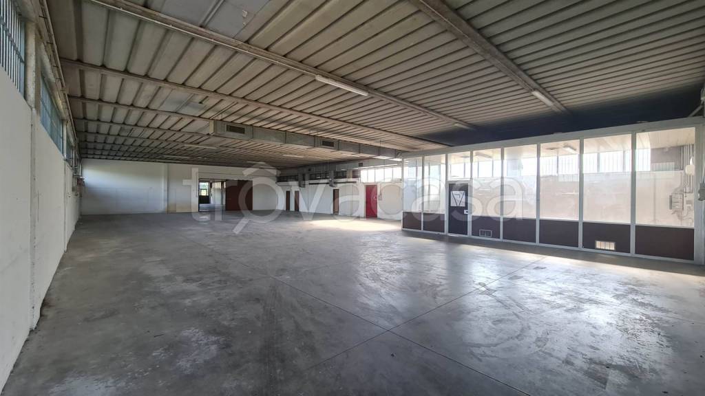 locale commerciale in affitto a Ponzano Veneto