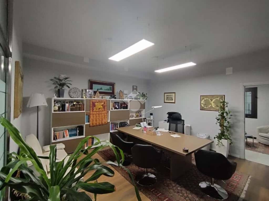 ufficio in affitto a Preganziol in zona Frescada