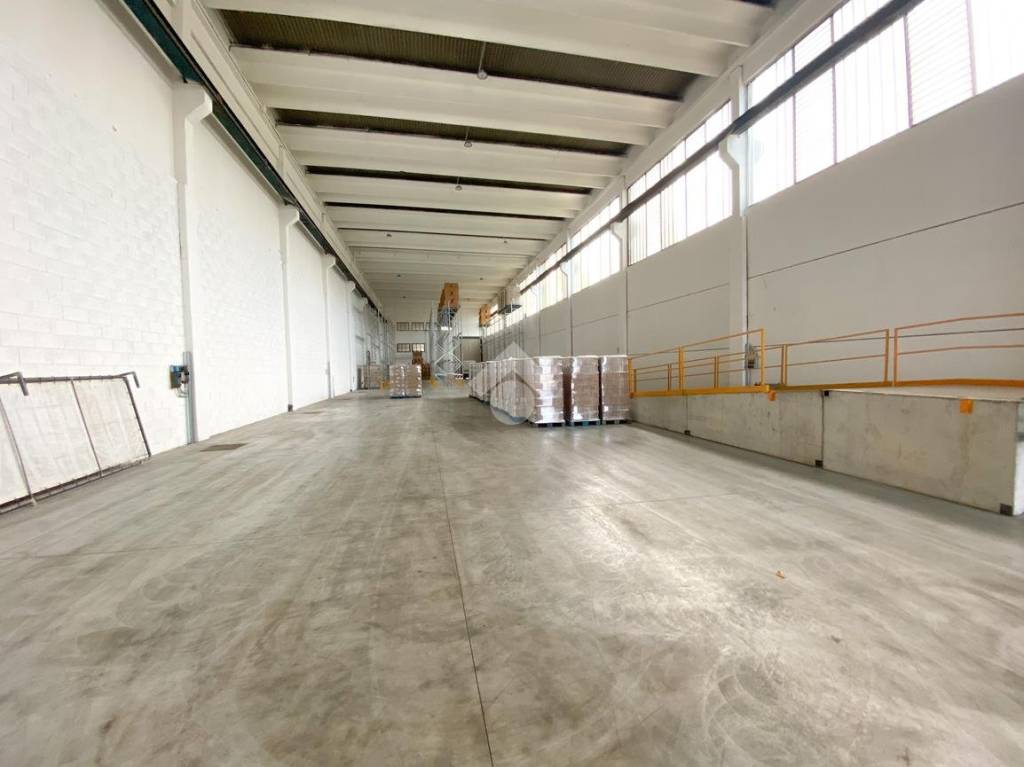 locale commerciale in affitto a Resana