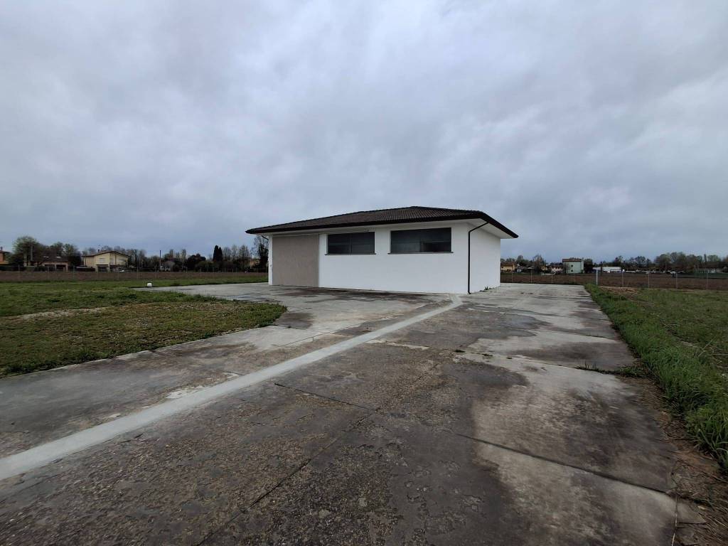 locale di sgombero in affitto a Resana