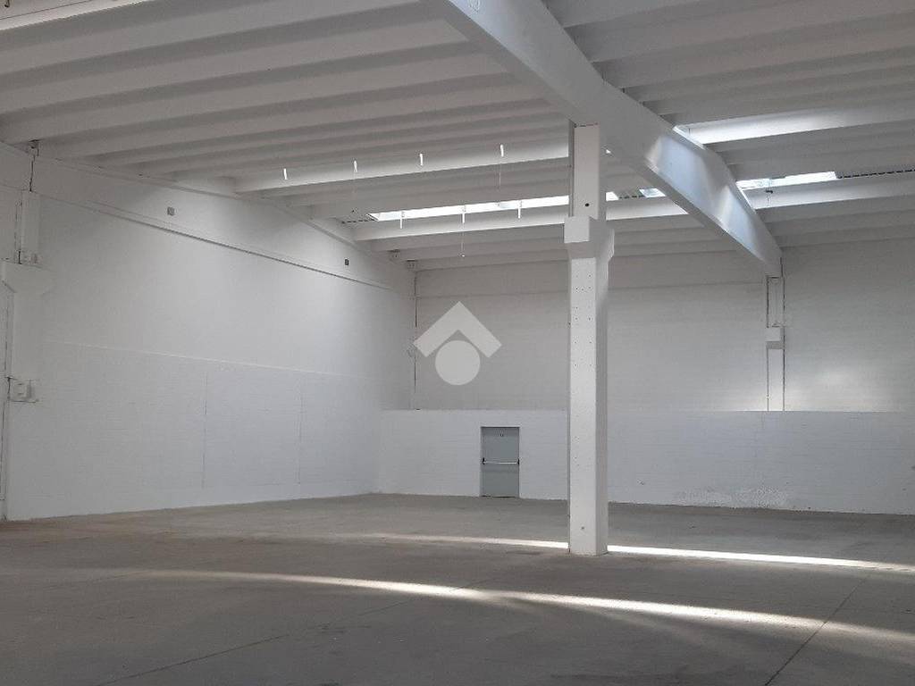 locale commerciale in affitto a Silea in zona Cendon