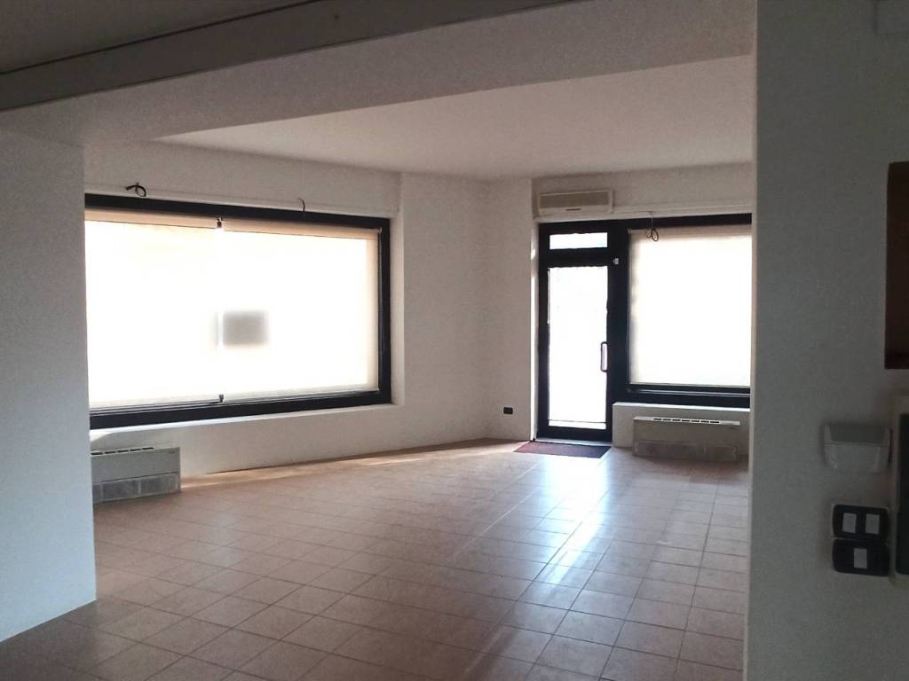negozio in affitto a Spresiano